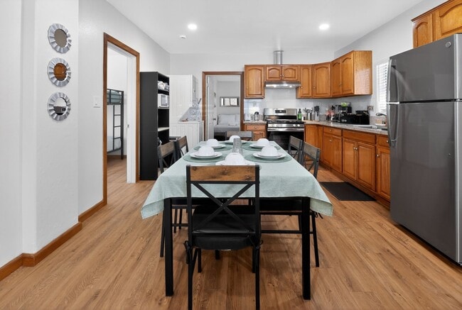 917 W 62nd Pl, Unit 917 in Los Angeles, CA - Foto de edificio - Building Photo