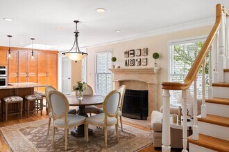 521 Hollydale Ct NW in Atlanta, GA - Building Photo - Building Photo