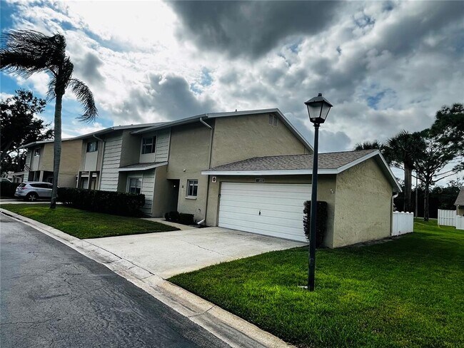 6490 Cape Hatteras Way NE in St. Petersburg, FL - Building Photo - Building Photo