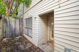 3987 Tanglewilde St in Houston, TX - Building Photo - Building Photo
