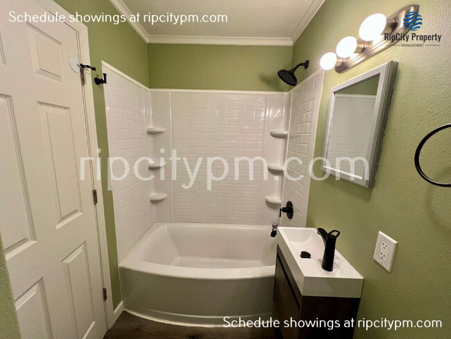 property at 239 NE Lincoln St