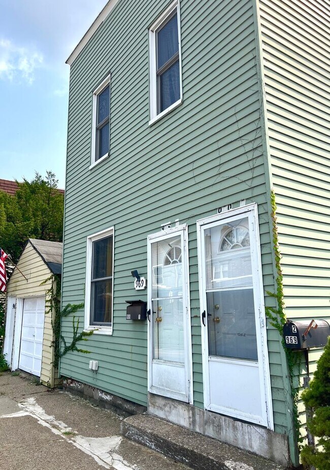 969 5th Ave Apartments and Nearby East Mckeesport Apartments For Rent