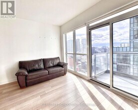 210 Simcoe St in Toronto, ON - Building Photo - Building Photo
