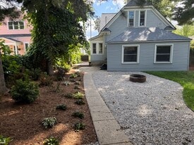 1024 W Front St in Traverse City, MI - Building Photo