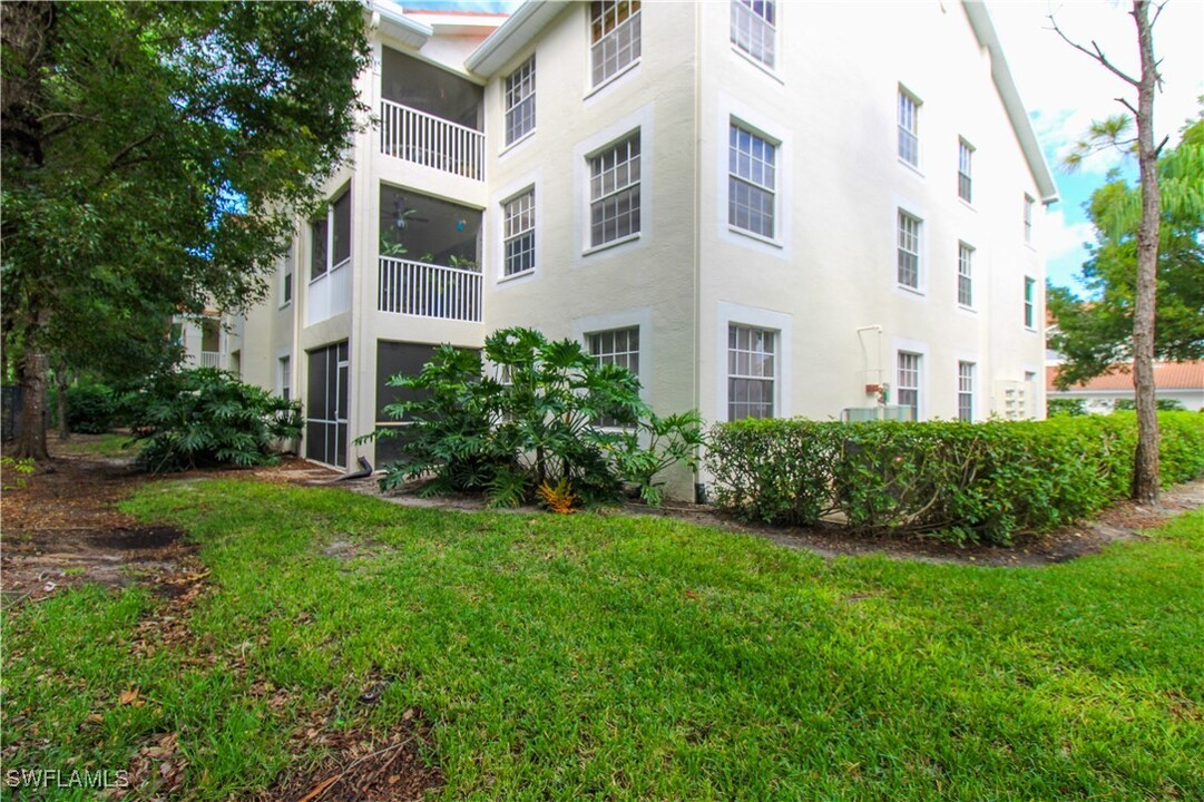 4655 St Croix Ln in Naples, FL - Building Photo