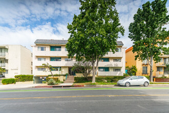 Montana House in Santa Monica, CA - Building Photo - Building Photo