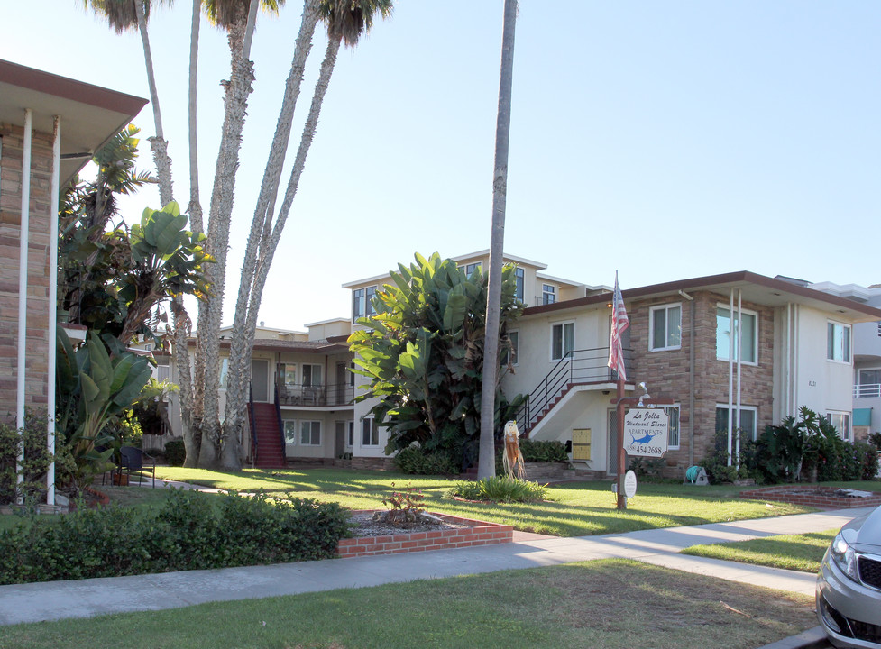 La Jolla Windward Shores Apartments in La Jolla, CA - Building Photo