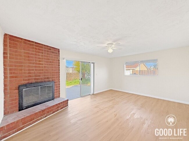 570 La Rue Way in El Cajon, CA - Foto de edificio - Building Photo