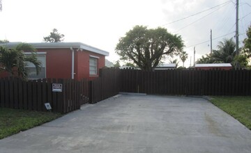 3101 Johnson St in Hollywood, FL - Foto de edificio - Building Photo