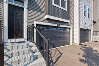 3613 76th Ln E in Inver Grove Heights, MN - Foto de edificio - Building Photo