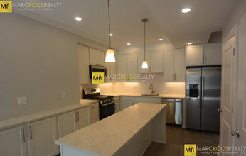 120 Kenrick St, Unit 5 in Boston, MA - Building Photo - Building Photo