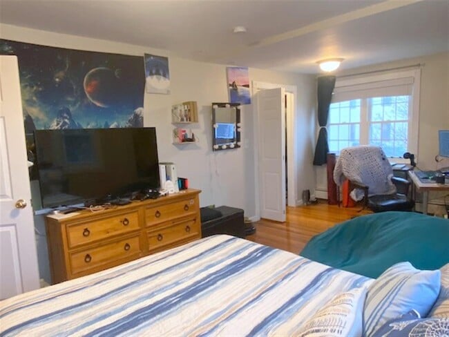 519 Main St, Unit 1 in Medford, MA - Foto de edificio - Building Photo