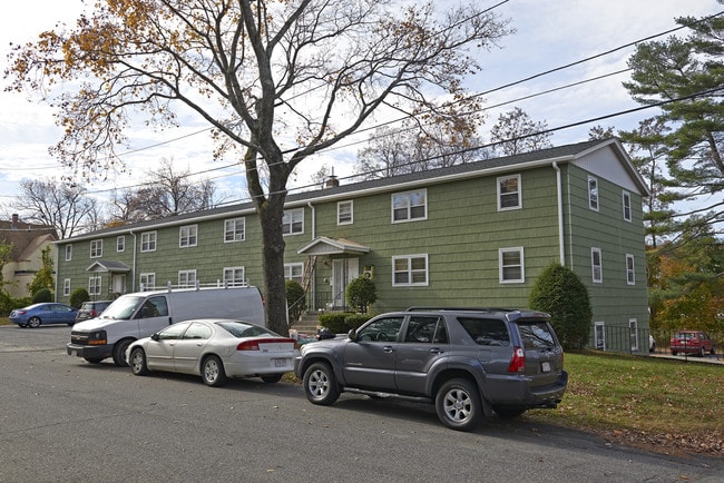 5 Lawrence Ave in Leominster, MA - Foto de edificio - Building Photo