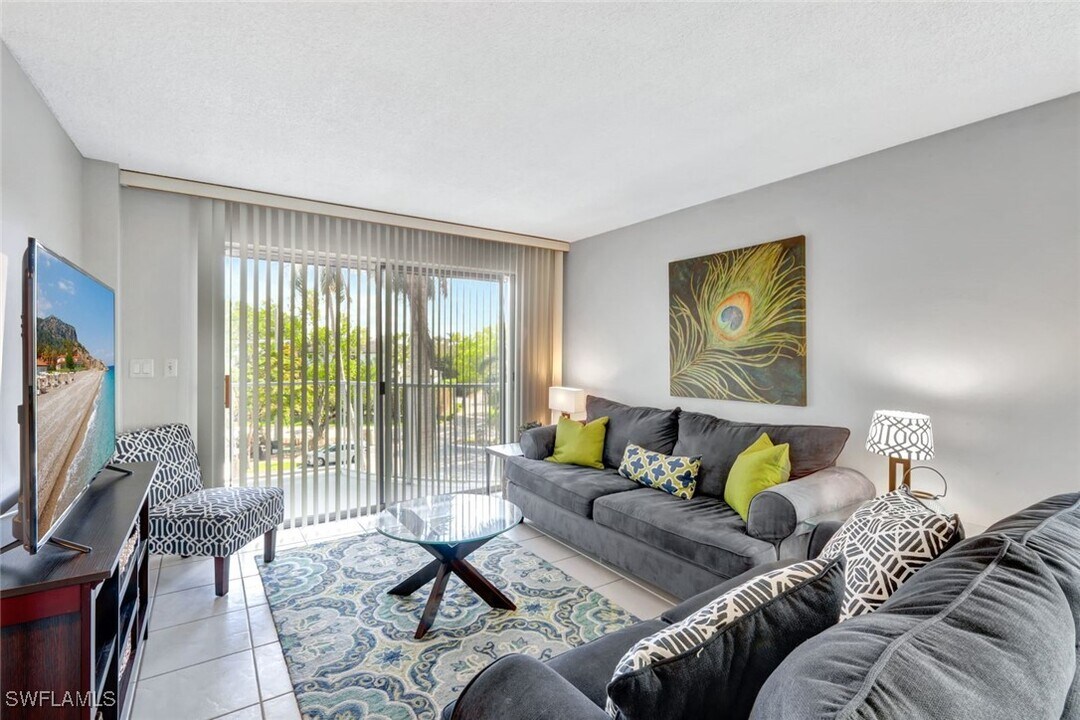 1300 Gulf Shore Blvd N in Naples, FL - Building Photo