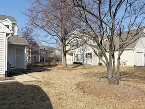2611 Cedar Glade Dr in Naperville, IL - Building Photo - Building Photo