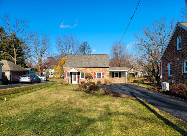 21 Market St in Lititz, PA - Foto de edificio - Building Photo