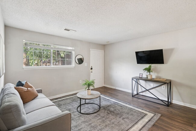 property at 2035 Kenridge Pkwy