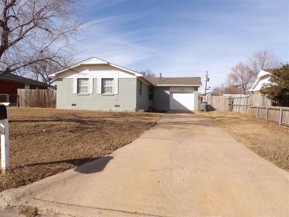 1618 NW 45th St in Lawton, OK - Foto de edificio