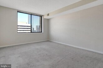 3709 S George Mason Dr in Falls Church, VA - Building Photo - Building Photo