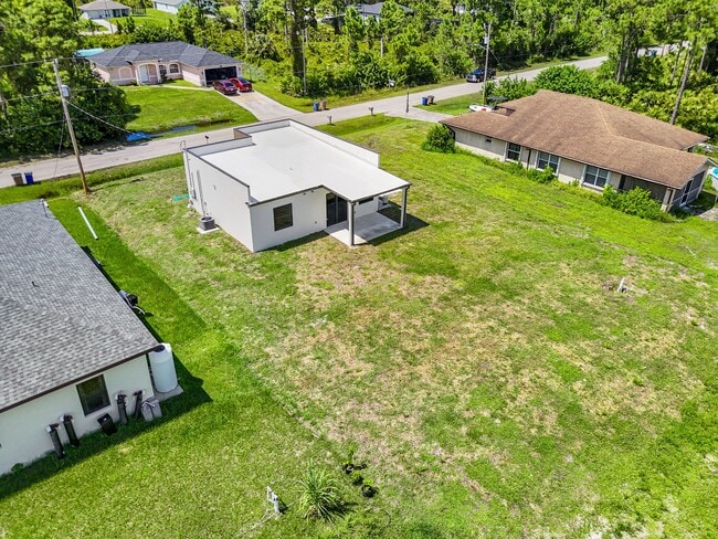 1056 Fayette Ave in Lehigh Acres, FL - Building Photo - Building Photo