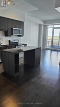 9205-9205 Yonge St in Richmond Hill, ON - Building Photo - Building Photo