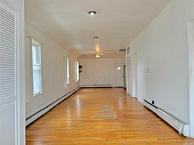 75 Indiana Ave in Long Beach, NY - Foto de edificio - Building Photo