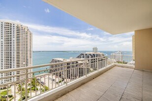 888 Brickell Key Dr in Miami, FL - Building Photo
