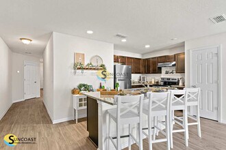 585 Century 21 Dr in Jacksonville, FL - Building Photo - Building Photo