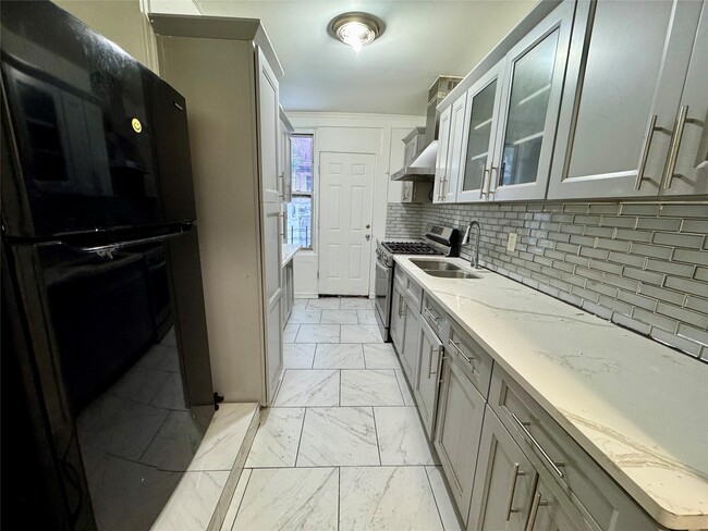 3053 Perry Ave-Unit -1 in Bronx, NY - Building Photo - Building Photo
