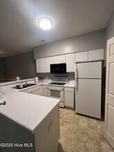 2221 Locksley Woods Dr in Greenville, NC - Building Photo - Building Photo
