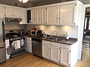 2485 N Frederick Ave, Unit 2nd floor in Milwaukee, WI - Building Photo - Building Photo