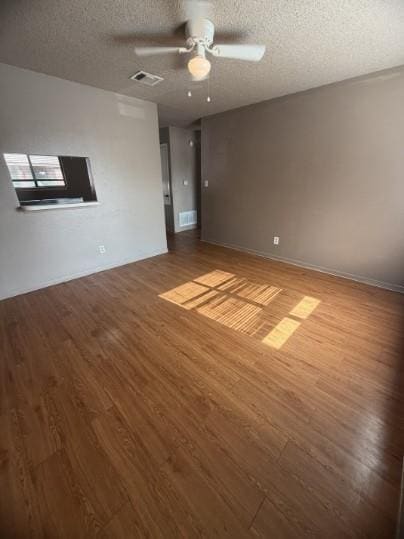 139 Elm St in Lockhart, TX - Building Photo - Building Photo