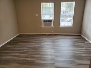 133 Claremont Ave, Unit Unit 3 in San Antonio, TX - Foto de edificio - Building Photo