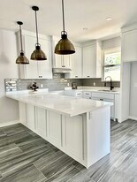 1110 E Madison Ave, Unit A AND B in Harlingen, TX - Building Photo