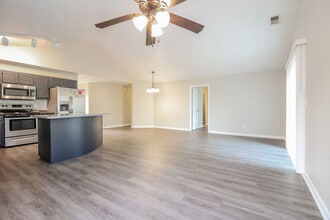 421 Raspberry Ln in Fountain Inn, SC - Building Photo - Building Photo