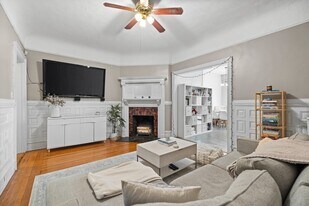 265 Beacon St, Unit 23 in Boston, MA - Building Photo