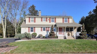 6 Pierson Dr in Hillsborough, NJ - Building Photo