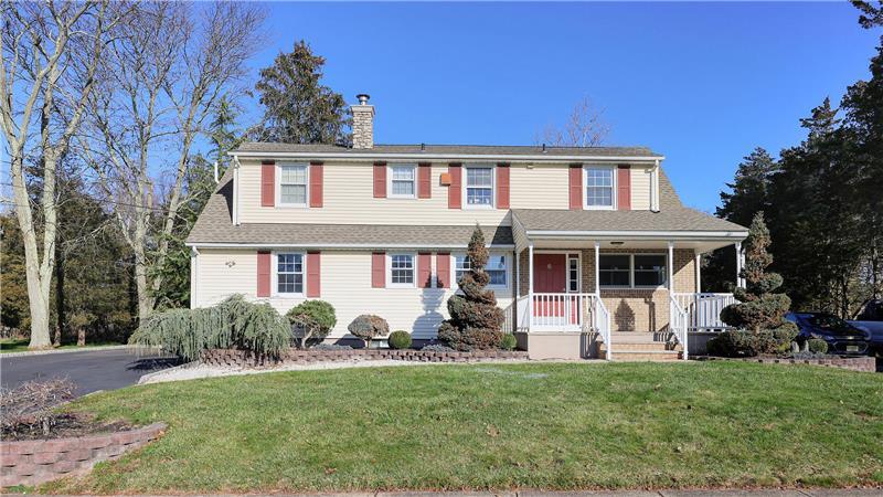 6 Pierson Dr in Hillsborough, NJ - Building Photo