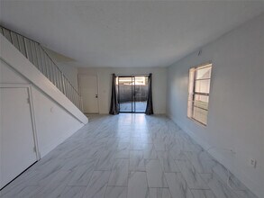 2456 NW 52nd Ave in Lauderhill, FL - Building Photo - Building Photo