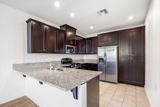 30 Palma Harbour Pl in Sacramento, CA - Building Photo - Building Photo