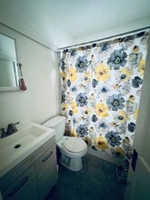 2027 Chesterland Ave, Unit Up in Lakewood, OH - Foto de edificio - Building Photo