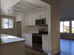 909 Crellin Rd in Pleasanton, CA - Building Photo - Building Photo