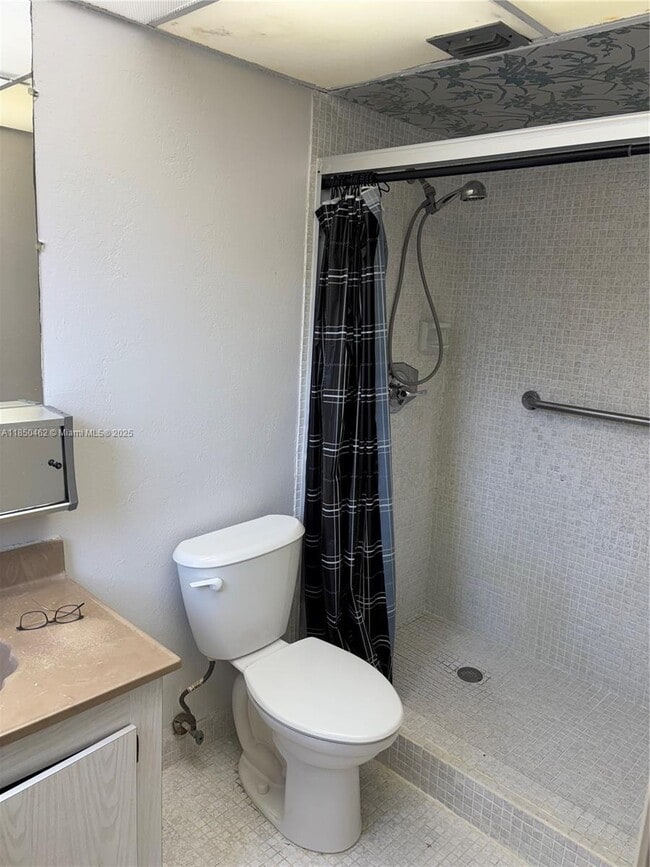 1820 N Lauderdale Ave in North Lauderdale, FL - Building Photo - Building Photo