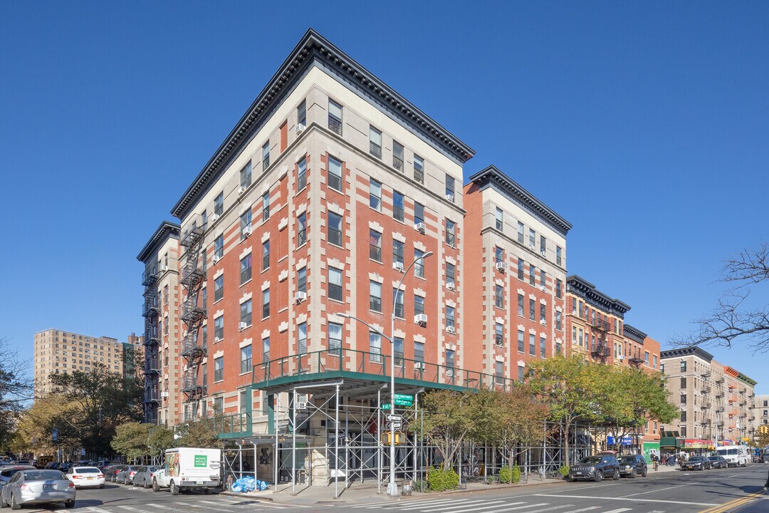 2456-2460 Adam Clayton Powell Jr Blvd in New York, NY - Foto de edificio