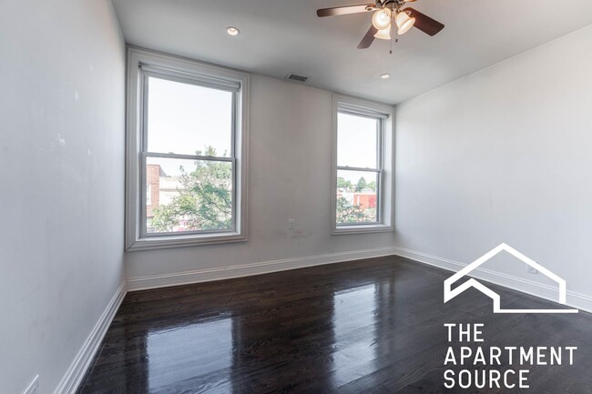 2450 N Milwaukee Ave in Chicago, IL - Building Photo - Building Photo