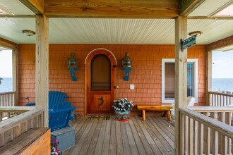 49 Bayview Ave W in Lindenhurst, NY - Foto de edificio - Building Photo