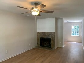 104 Susan Dr in Summerville, SC - Building Photo