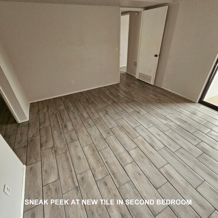 850 S River Dr, Unit 1018 in Tempe, AZ - Building Photo