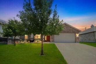 19913 Needle Pine Dr in Round Rock, TX - Building Photo - Building Photo