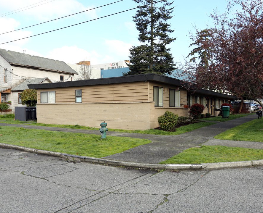 Gilman Park in Seattle, WA - Building Photo